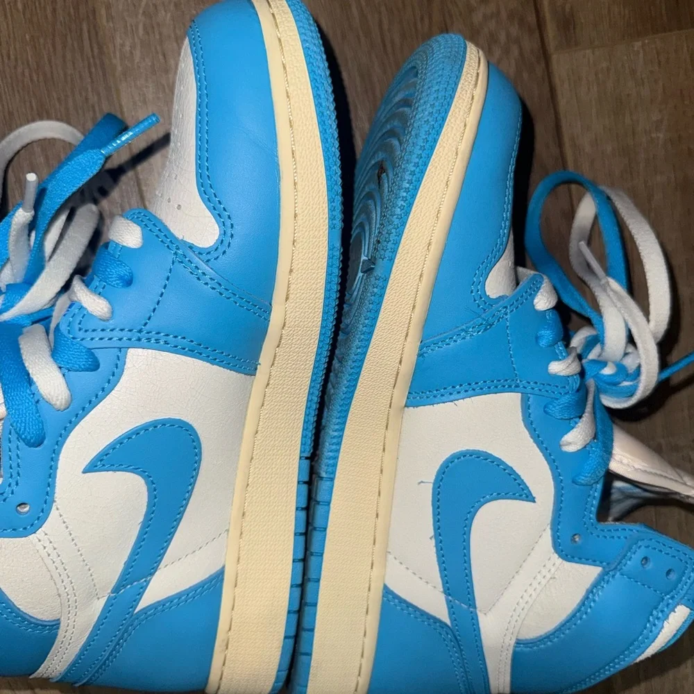 Air Jordan 1 Retro High - White & University Blue
